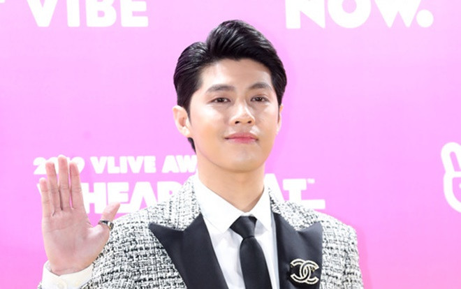 Hàng chục tờ báo Hàn ngợi khen Noo Phước Thịnh: 'Ngôi sao hàng đầu Việt Nam, visual đỉnh cao' Ảnh 2