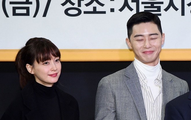 Park Seo Joon ngại ngùng, hóa fanboy ngốc nghếch trước vợ Won Bin Ảnh 2