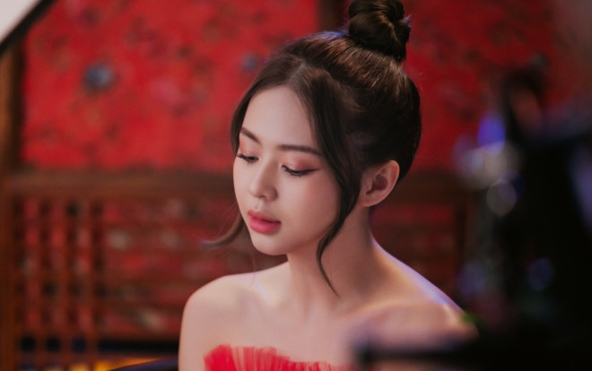 Hậu công khai tình cảm với Trịnh Thăng Bình, Liz Kim Cương khoe nhan sắc quyến rũ trong MV đầu tay Ảnh 2