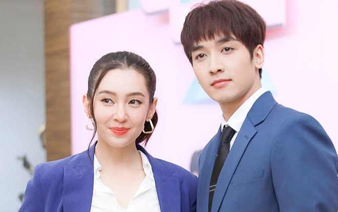 Bella Ranee duyên dáng bên trai đẹp 10x Peak Kongthap trong buổi lễ khai máy phim truyền hình năm 2020 - 'Dare To Love: Hai Rak Pipaksa' Ảnh 2