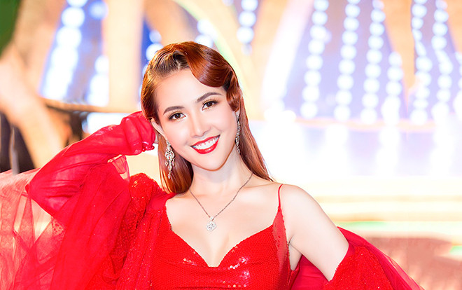 Phan Thị Mơ đeo trang sức kim cương hàng chục tỷ đồng, hóa thân thành hoa đán Châu Hải My Ảnh 2