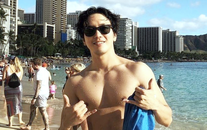 Vừa xuất ngũ, Jung Yong Hwa (CNBLUE) đã làm fan girl mê mệt với body cơ bắp cuồn cuộn Ảnh 2