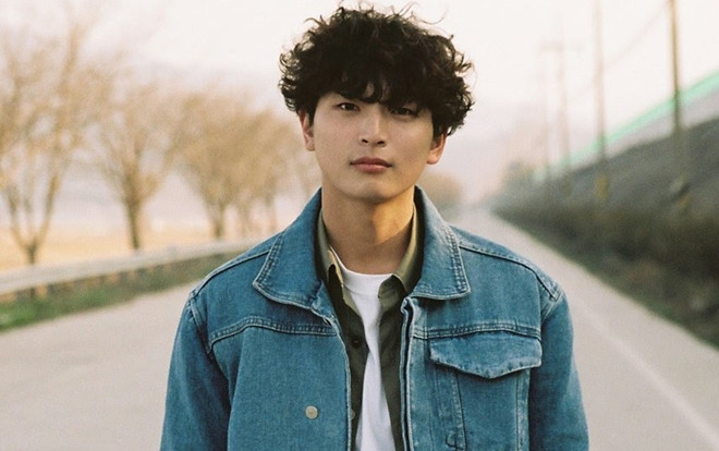 Hậu công khai hẹn hò, Jeong Jinwoon (2AM) dùng hành động pháp lý chống lại bình luận ác ý liên quan đến nhóm chat của Jung Joon Young Ảnh 2