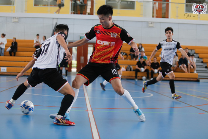 Khán đài ĐH RMIT bùng nổ với trận chung kết giải bóng đá Retro Cup 2019
