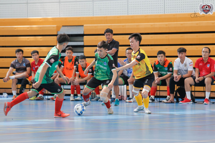 Khán đài ĐH RMIT bùng nổ với trận chung kết giải bóng đá Retro Cup 2019