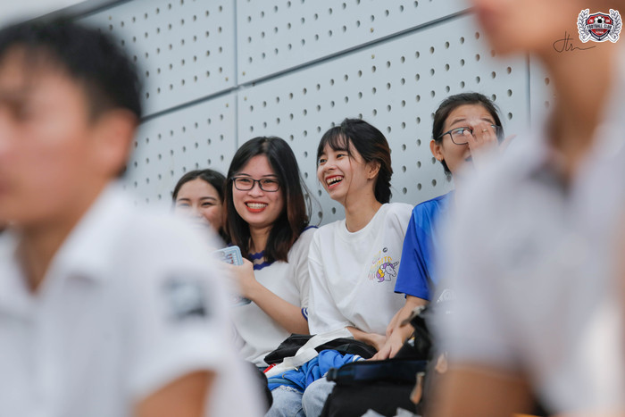 Khán đài ĐH RMIT bùng nổ với trận chung kết giải bóng đá Retro Cup 2019