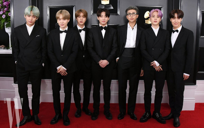 Fans Hàn tự hào khi trang phục tuxedo mà BTS mặc trên thảm đỏ Grammy được trưng bày tại bảo tàng ở Mỹ Ảnh 2