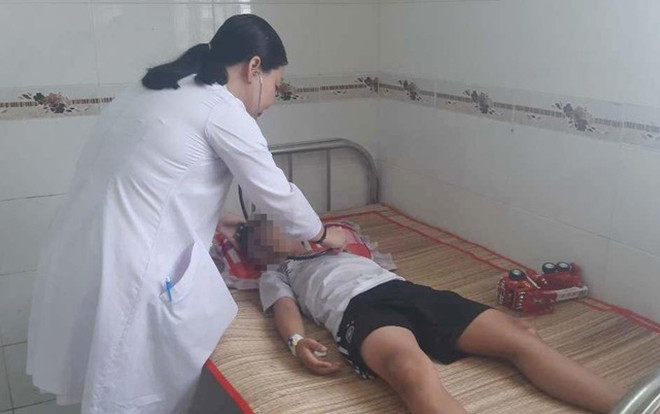 Mâu thuẫn với chồng, vợ pha thuốc diệt cỏ cho 4 con uống khiến ngộ độc phải nhập viện cấp cứu Ảnh 2