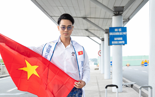 Mặc sơ mi trắng điển trai như soái ca, đại diện Việt lên đường dự thi Mister Universe Tourism 2019 Ảnh 2