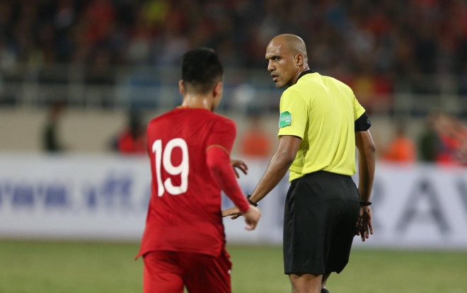 Trọng tài Oman bị CĐV Việt Nam 'tấn công' trang cá nhân Ảnh 2