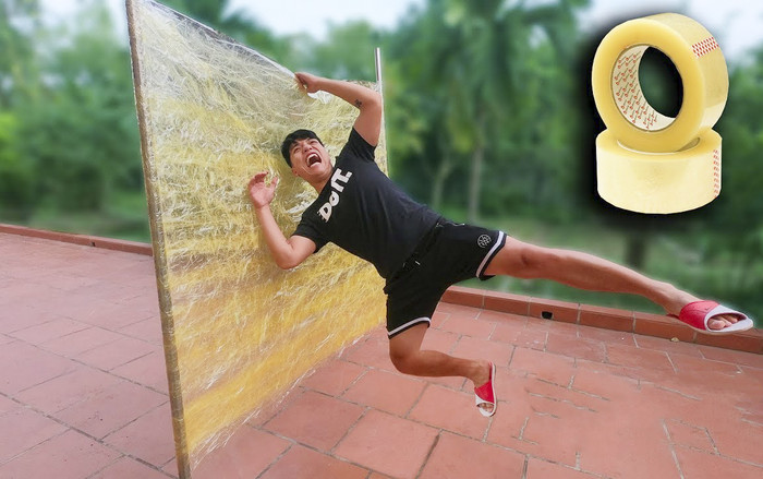 Hết gây sóng gió với vlog 'thả 100 con dao', NTN lại treo thưởng 1.000 USD cho người vượt được bức tường băng dính Ảnh 2