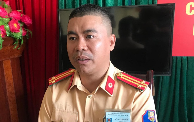 Trung tá CSGT dũng cảm giải cứu tài xế Grab mắc kẹt trong lửa sau vụ Mercedes gây tai nạn: 'Lúc đó tôi chỉ nghĩ làm sao đảm bảo an toàn cho dân' Ảnh 2