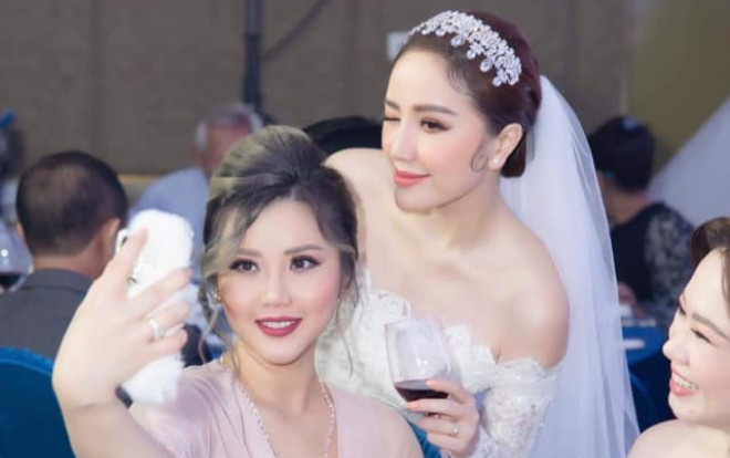Bảo Thy khoe ảnh chụp với chị gái trong đám cưới, ai cũng bất ngờ trước nhan sắc của hai chị em Ảnh 2