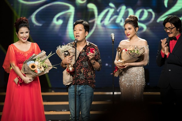 Những chiếc váy đúng người, sai thời điểm, nhiều sao Việt vì yêu 'cứ đâm đầu' Ảnh 16