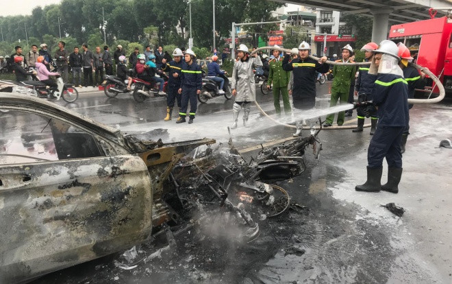 Nữ tài xế lái Mercedes GLC 250 đâm hàng loạt xe máy gây cháy lớn khiến một cô gái tử vong thương tâm có thể bị phạt tù Ảnh 2