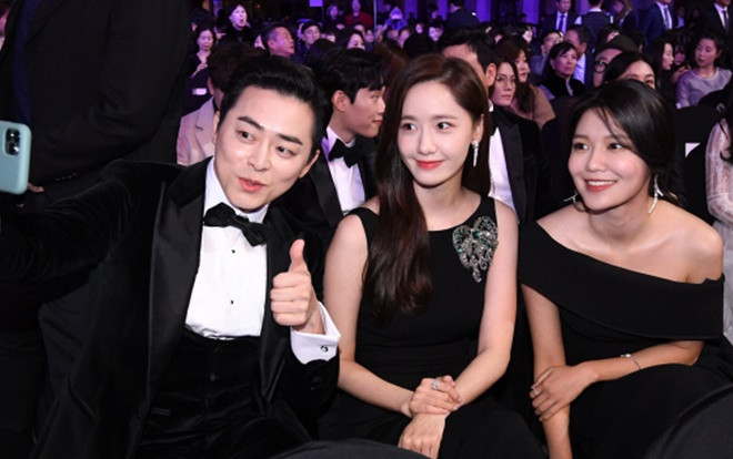 'Rồng Xanh 2019': Soo Young - Yoona (SNSD) đoàn tụ, rạng rỡ selfie cùng Jo Jung Suk Ảnh 2