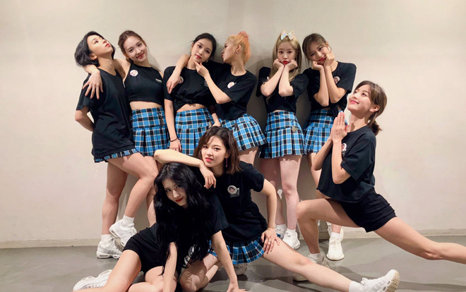 Twice cán mốc lượng sale album tiếng Nhật ‘khủng’, thống trị 2 BXH âm nhạc hàng đầu xứ hoa Anh Đào Ảnh 2