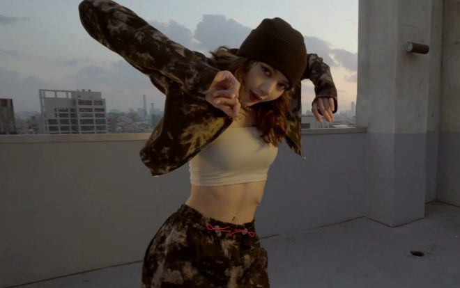 Xem ngay clip dance performance mới toanh từ Lisa (BlackPink): Có cần đẹp đến nao lòng vậy không? Ảnh 2