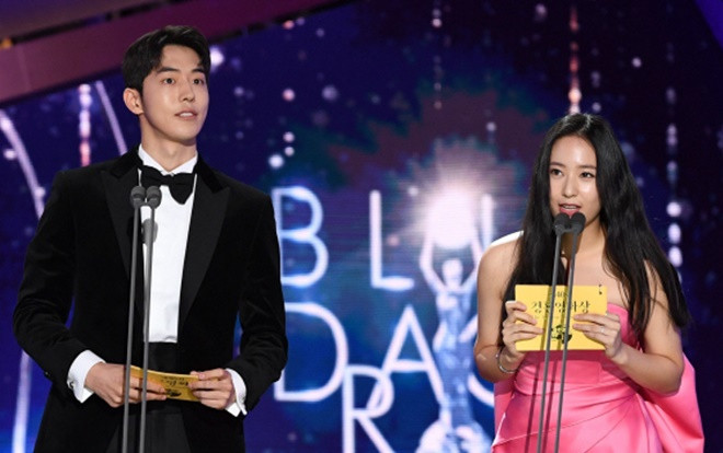 Lộ diện công khai sau khi Sulli qua đời, Krystal tăng cân khiến Knet 'tá hỏa' Ảnh 2