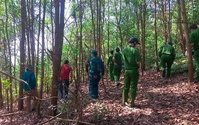 Hơn 200 cảnh sát truy bắt đối tượng dùng dao khống chế nữ tài xế taxi bỏ trốn lên núi, đòi 200 triệu đồng tiền chuộc Ảnh 2