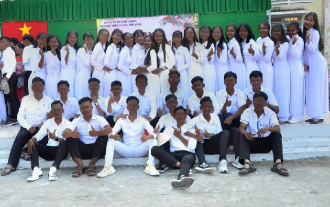 Lớp học chụp ảnh ‘bá đạo’ nhất trong ngày Nhà giáo Việt Nam 20/11: 'Mặt cả lớp như vừa đi biển về' Ảnh 2