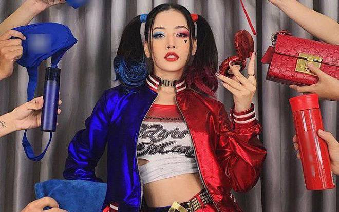 Không bỏ qua 'trend' mới của giới học trò, nữ ca sĩ Chi Pu xuất hiện 'tone sur tone' với loạt đồ hiệu khiến CĐM vô cùng thích thú Ảnh 2