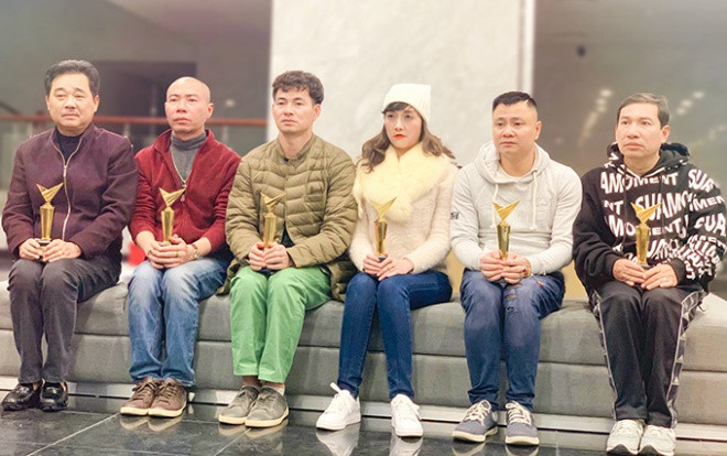 Xuân Bắc chia sẻ ảnh dàn Táo quân: 'Nhận cúp rồi, nghỉ ngơi thôi các cụ nhỉ' Ảnh 2