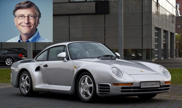 Nói về xe hơi, Bill Gates có một bộ sưu tập xe Porsche. Đáng chú ý nhất trong đó là chiếc Porsche 959 mà ông mua 13 năm trước khi nó được chấp thuận bởi Cục bảo vệ môi sinh Hoa Kỳ và Bộ Giao thông Hoa Kỳ. Ảnh: BI
