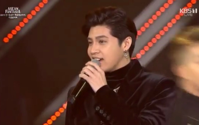 Noo Phước Thịnh được cổ vũ hết mức khi diễn loạt hit trước nguyên thủ quốc gia các nước ở Hàn Quốc Ảnh 2