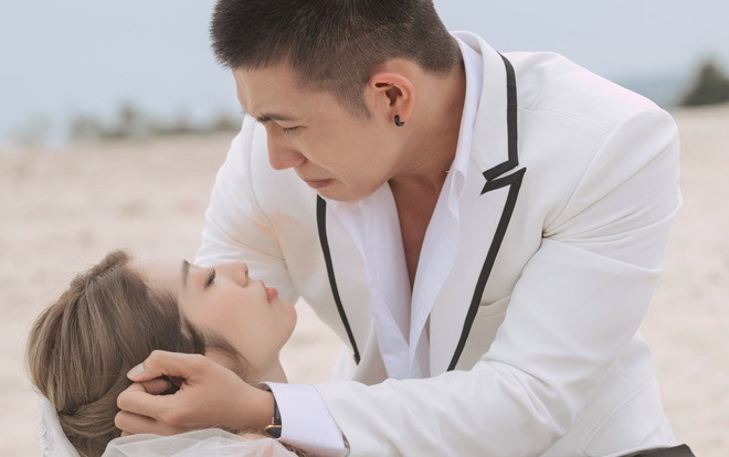 Fan hoang mang trước hình ảnh Xuân Hùng khóc tức tưởi, ôm chặt Khổng Tú Quỳnh ngất lịm trong bộ váy cưới Ảnh 2