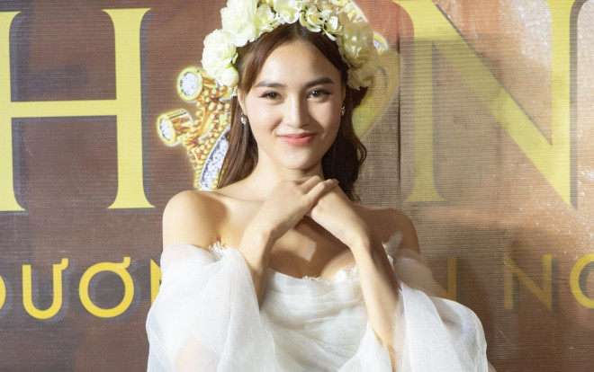 Cập nhật từ họp báo: Hình ảnh Ninh Dương Lan Ngọc xinh đẹp trong ngày debut làm ca sĩ Ảnh 2