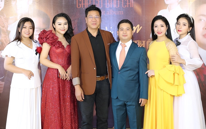 Phương Nga cùng dàn học trò Sao Mai hội ngộ trong dịp kỷ niệm 25 năm ca hát của thầy Đào Nguyên Vũ Ảnh 2