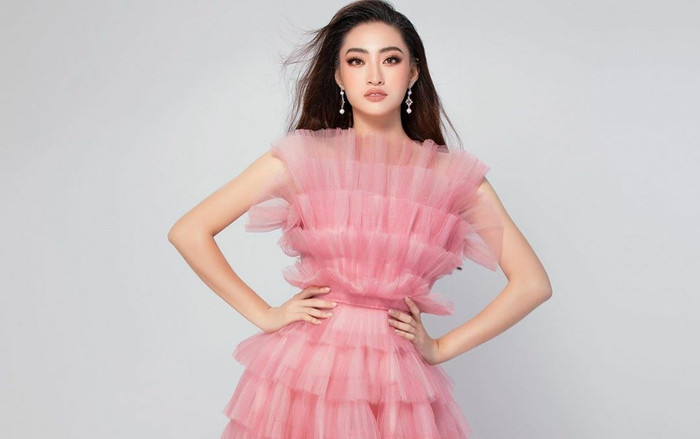 Đang thi thố ở trời Tây, Lương Thùy Linh vẫn dẫn đầu top sao đẹp nhờ chiếc váy khổng lồ nhưng nhẹ như mây Ảnh 2