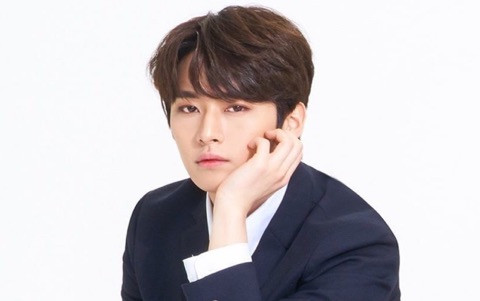 Thành viên Stray Kids bị thương khi tổng duyệt tại AAA 2019, liệu có thể tiếp tục biểu diễn? Ảnh 2