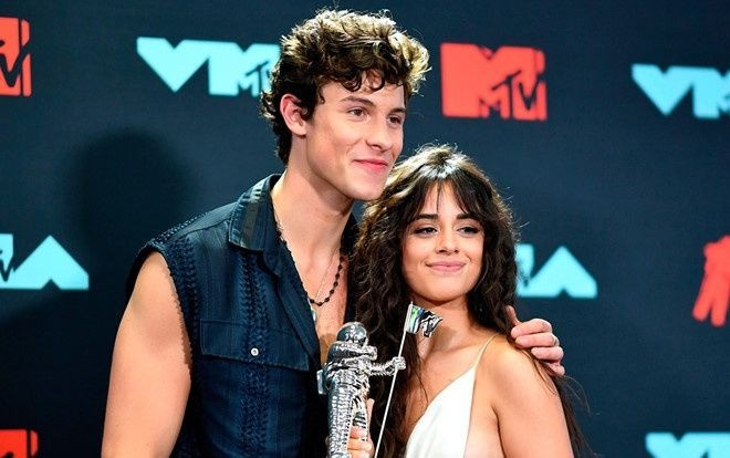 Camila Cabello tiết lộ tại sao không ngần ngại thể hiện tình cảm công khai với Shawn Mendes Ảnh 2