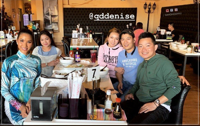 Chuyện chỉ có ở Miss Universe, Hoàng Thùy đi ăn phở cũng lên đồ là lượt lung linh đến phát hờn Ảnh 2