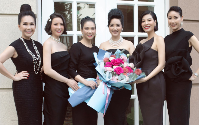 Khác biệt như dàn mỹ nhân đỉnh nhất Việt Nam, diện sắc đen toàn tập đi ăn mừng sinh nhật Ảnh 2