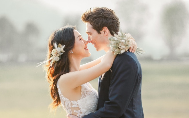 Trọn vẹn ảnh cưới của vợ chồng Hoàng Oanh: Trong veo như những thước phim điện ảnh! Ảnh 2