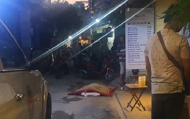 Cự cãi rồi xông vào đánh nhau, tài xế xe ôm công nghệ 2 lần ngất xỉu rồi tử vong trên đường phố ở Sài Gòn Ảnh 2