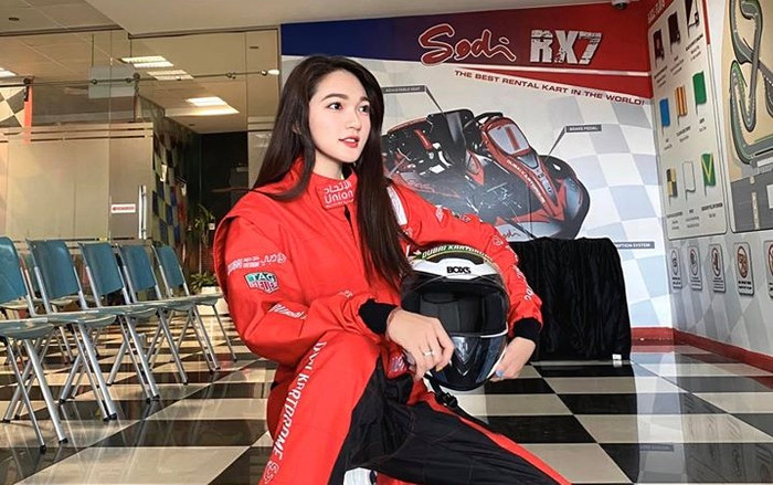 Top 10 Hoa hậu Hoàn vũ hoá nữ xế cực ngầu sau scandal 'cạch mặt' Phan Văn Đức Ảnh 2