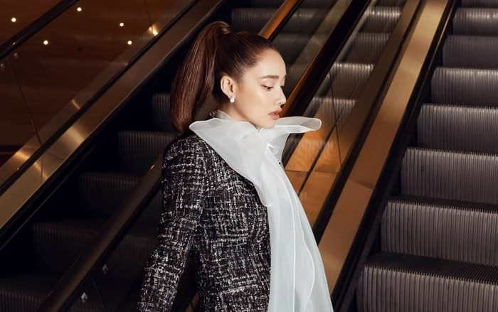 Nhã Phương khoe chân dài tít tắp, nhưng mọi sự chú ý lại dồn vào bộ móng của cô nàng Ảnh 2