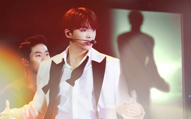 Fan 'điên đảo' với màn thay áo mờ ảo ngay trên sân khấu MMA 2019 của Kang Daniel Ảnh 2