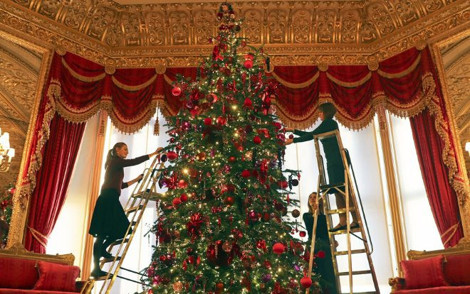 Lâu đài Windsor của nữ hoàng Elizabeth hóa truyện cổ tích khi trang trí Noel ngoạn mục Ảnh 2