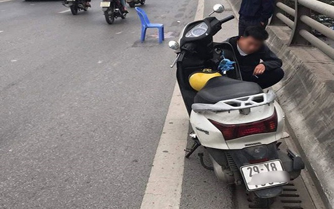 Tài xế xe bán tải gây tai nạn khiến bé trai 5 tuổi tử vong, mẹ bị thương nặng rồi bỏ chạy đã ra công an trình diện Ảnh 2