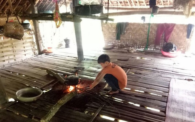 Cậu bé 10 tuổi sống cô độc giữa rừng ở Tuyên Quang lên báo nước ngoài Ảnh 2