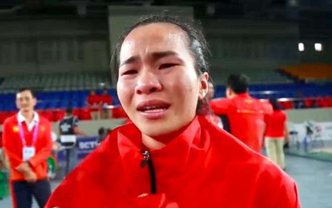 Giọt nước mắt Vương Thị Huyền và tấm HCV tặng người cha quá cố Ảnh 2