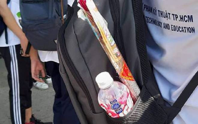 Lo lắng quá độ khi thi học kỳ, nam sinh ĐH Sư phạm kỹ thuật mang theo cả bó nhang đến phòng thi khiến CĐM cười ngặt nghẽo Ảnh 2