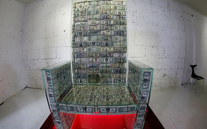 'Choáng' với chiếc ghế lấp đầy tiền trị giá 1 triệu đô của tỷ phú Nga Ảnh 2