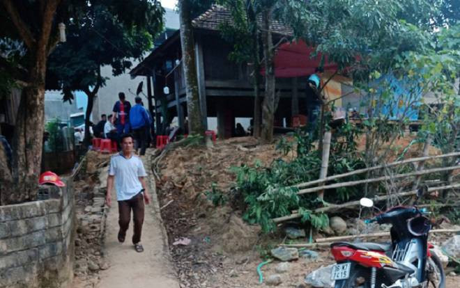 Chồng đưa vợ đã tử vong từ rẫy về nhà riêng, trên cơ thể có vết đạn xuyên vai trái Ảnh 2