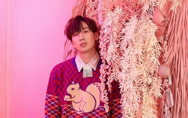 Tuấn Trần 'thả thính' fan với bộ ảnh đậm chất lãng tử, tuyên bố sống thoải mái từ nghề diễn Ảnh 2